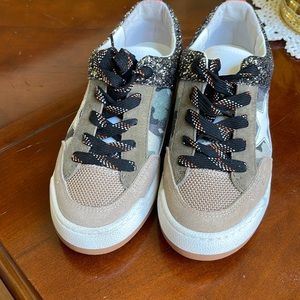 Sparkly and cute Steve Madden low top sneakers